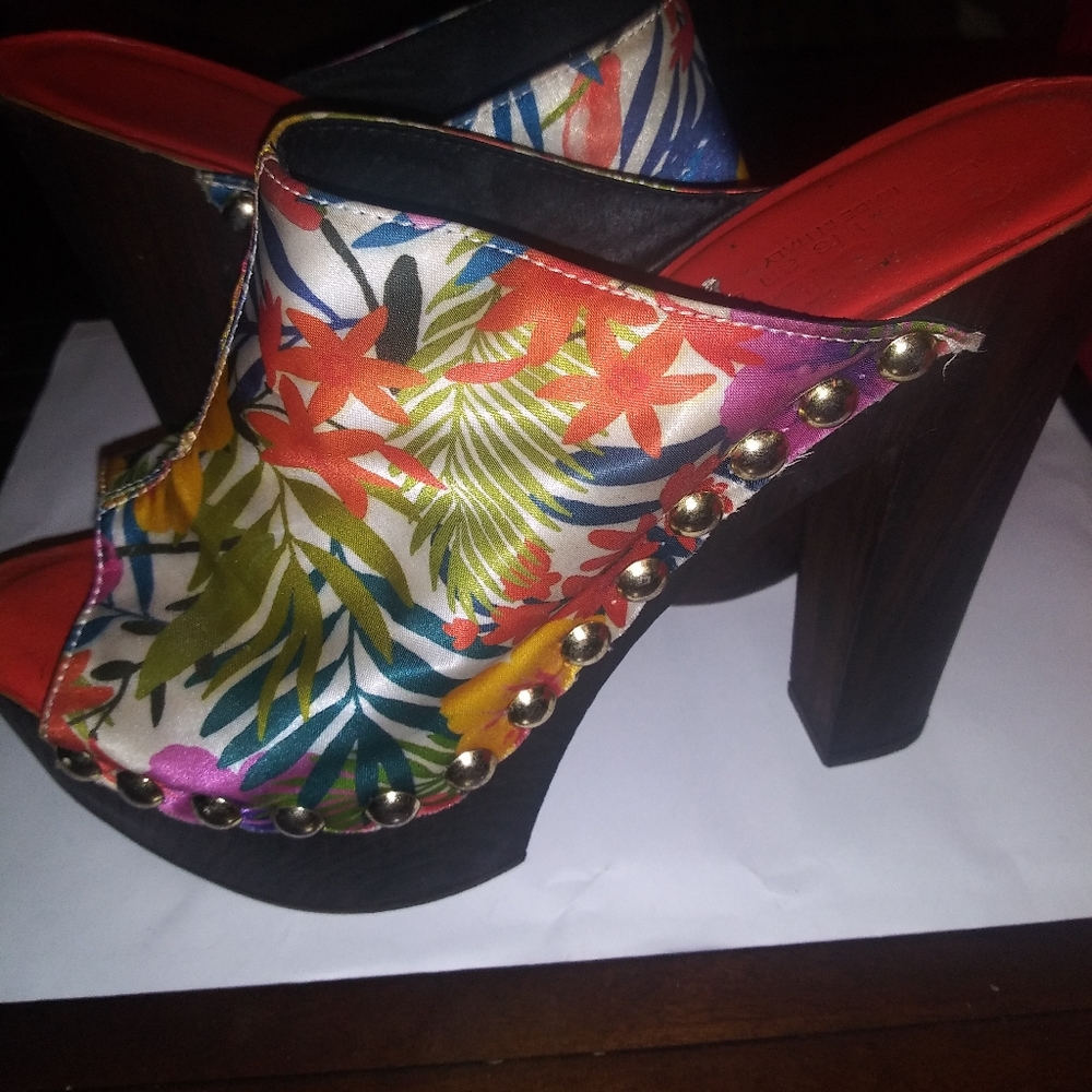 Ladies shoes clogs